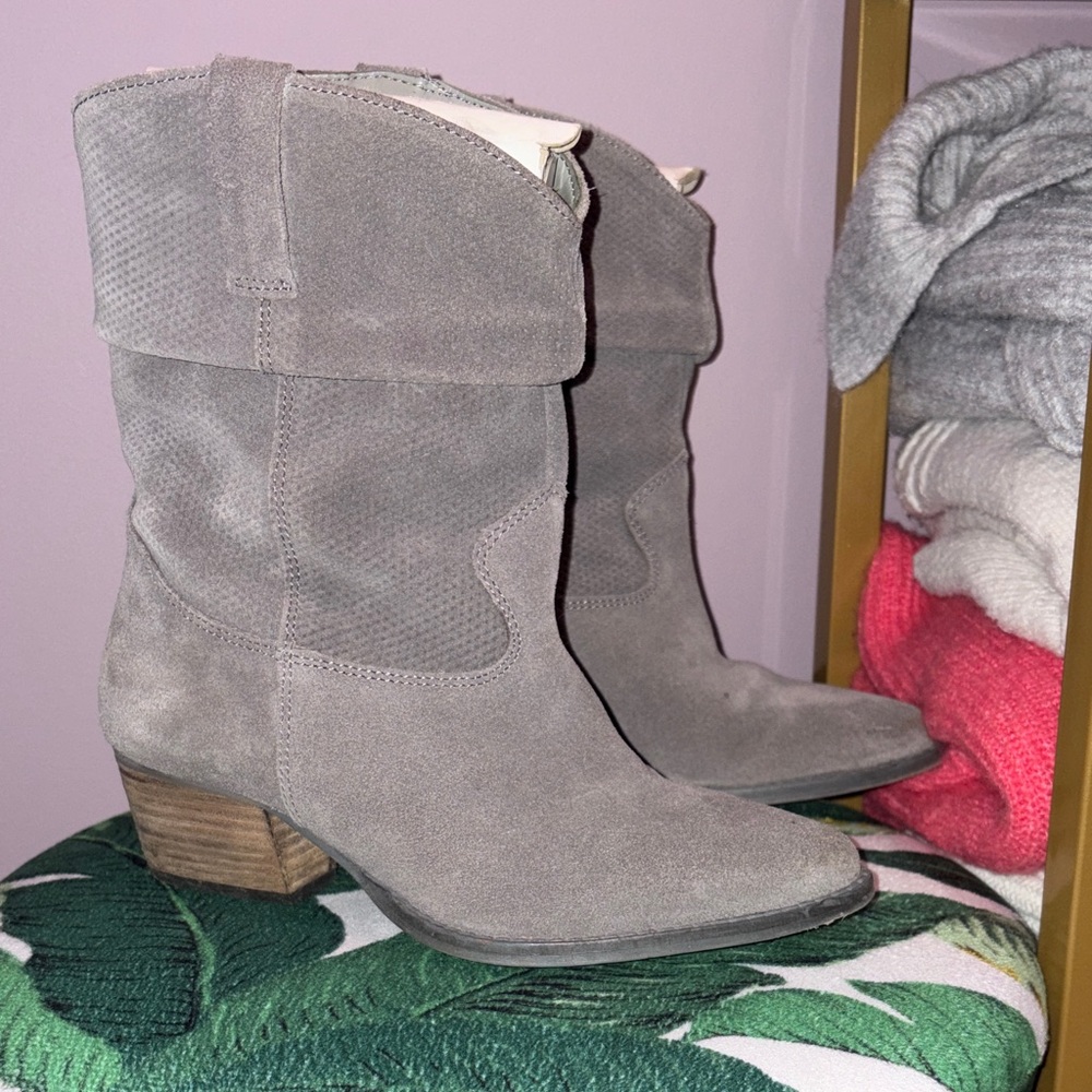 Gray Suede Charles David Ankle slouch Boots zulu
